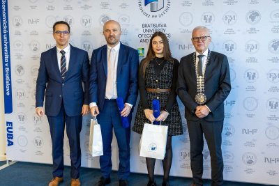 Udelenie Ceny Imricha Karvaša za najlepšiu dizertačnú prácu a najlepšiu diplomovú prácu - dominancia FHI